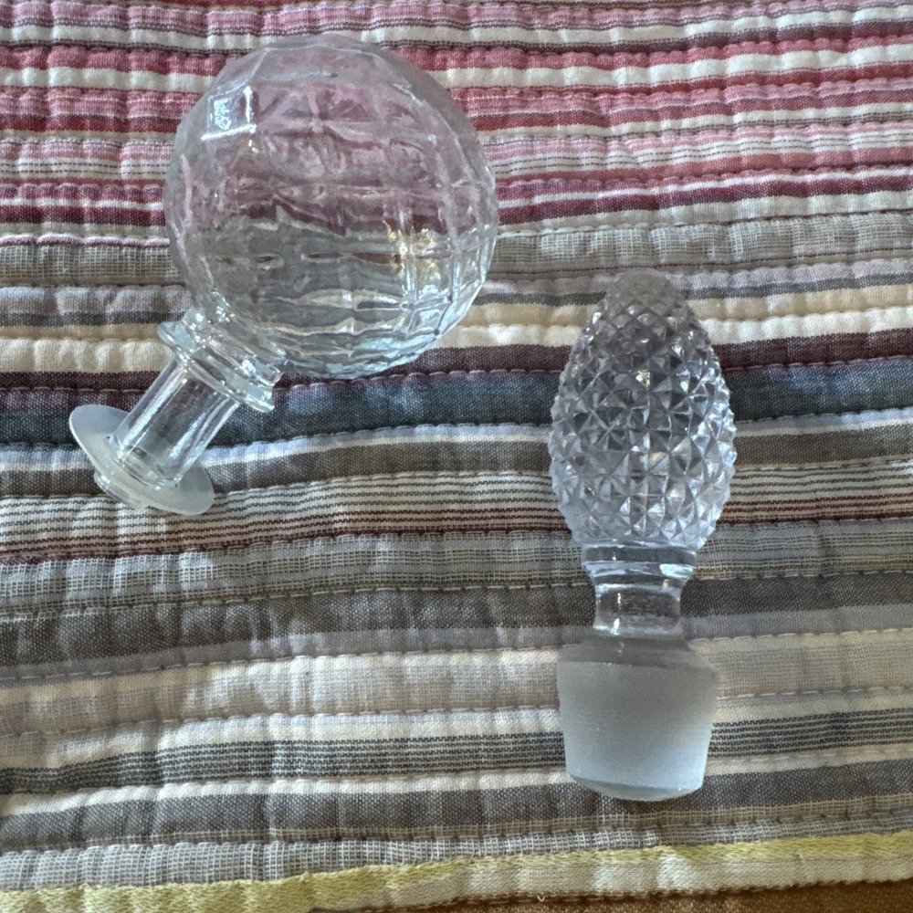 2 Crystal Decanter Stopper Cut Glass Pinecone Round Elegant Barware Replacement